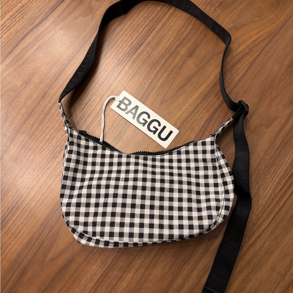 BAGGU Black and White Shoulder Bag with Gingham Pattern